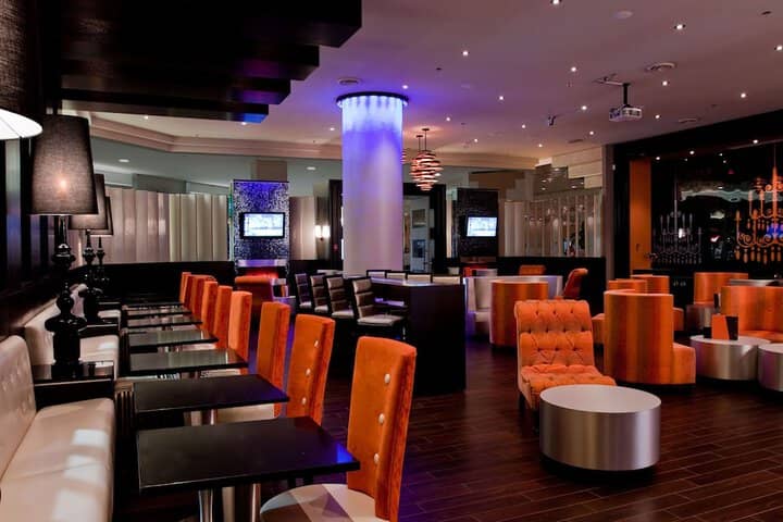 Lounge 54 of 57